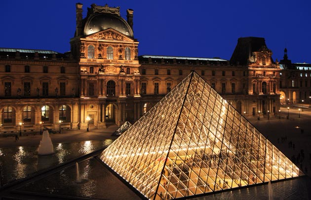 La pyramide du Louvre