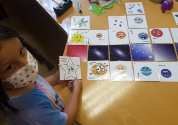 [size=100][left][/left][/size][size=100][left]Fig. 5 Example of a game mat designed by the student to create her own spatial challenge, explaining the order given to the selected cards. Photo by: Elena Peribáñez[/left][/size]