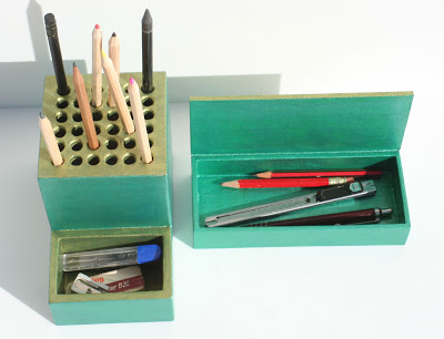 http://genaponteartesanato.blogspot.com/2011/10/conjunto-guarda-lapis-e-acessorios.html
