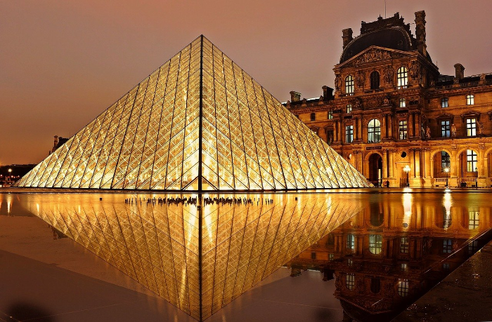 [i]Museu do Louvre[/i]