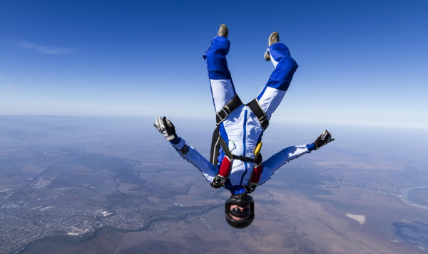 [size=50]Quelle: [url=https://androidmag.de/news/tech-videos/fallschirmspringer-springt-ohne-schirm-aus-7-600-meter-hoehe-seht-selbst-was-dann-passiert/]https://androidmag.de/news/tech-videos/fallschirmspringer-springt-ohne-schirm-aus-7-600-meter-hoehe-seht-selbst-was-dann-passiert/[/url][/size]