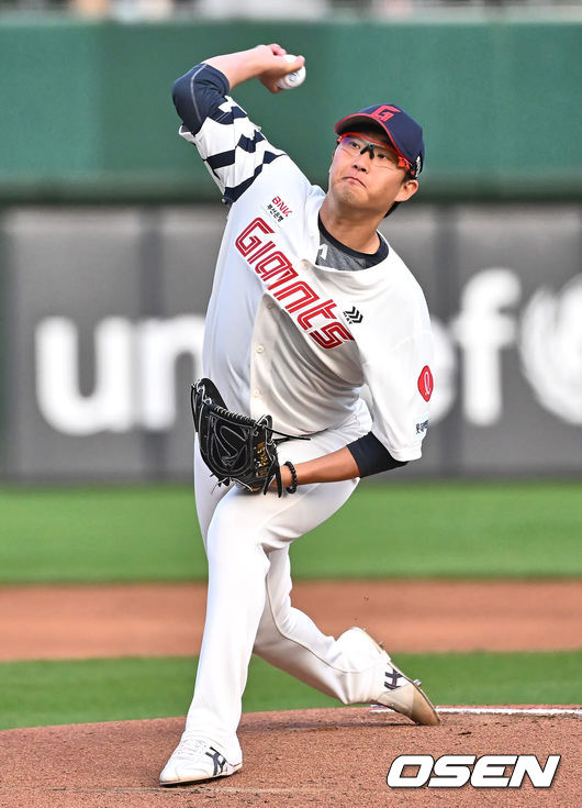 Lotte manager Kim Tae-hyung explained the adjustment of the starting rotation ahead of the game against the Hanwha Eagles at Sajik Stadium in Busan on the 8th.

Lotte had announced Park Se-woong as the starting pitcher for the game against Sajik Hanwha on the 7th. This week's rotation was scheduled to continue in the order of Park Se-woong, Charlie Barnes, Na Kyun-an, Aaron Wilkerson, and alternative starters. However, the game was canceled due to rain on the previous day, and Barnes was announced as the starting pitcher on the 8th, not Park Se-woong. While keeping Barnes' rotation, the team adjusted its starting lineup.

On the reason for the change in starting rotation, Kim Tae-hyung explained, "I discussed with the pitching coach and Park Se-woong, and the pitching coach changed it because he thought it would be better to change it." Park will start in the match against LG on May 10.

Adjustment of Park's pitching schedule may also lead to his weakness against Hanwha. Park is sluggish in 16 games (15 starts) with one win and eight losses and a 7.97 ERA.

Lotte's starting rotation is expected to be adjusted in order of Na Kyun-an, Park Se-woong, Wilkerson, and alternative starting pitchers. "Alternative starting pitchers are scheduled for Sunday," Kim explained.

Lotte has to test new starting resources as Lee In-bok, who started the season as a fifth starter, was excluded from the first-team entry after a series of slumps. [url=https://www.cmriindia.org/esports-betting-site/]토토사이트[/url]

Coach Kim Tae-hyung is expected to test Hong Min-ki and Lee Min-seok, who were constantly receiving starting classes in the second division.

As Hong joined the training of the first-team squad, he seems to be one step ahead as a substitute starter. Hong made five starts for the second-team league this season, posting one win and an ERA of 1.37 (three earned runs in 19 ⅔ innings).


