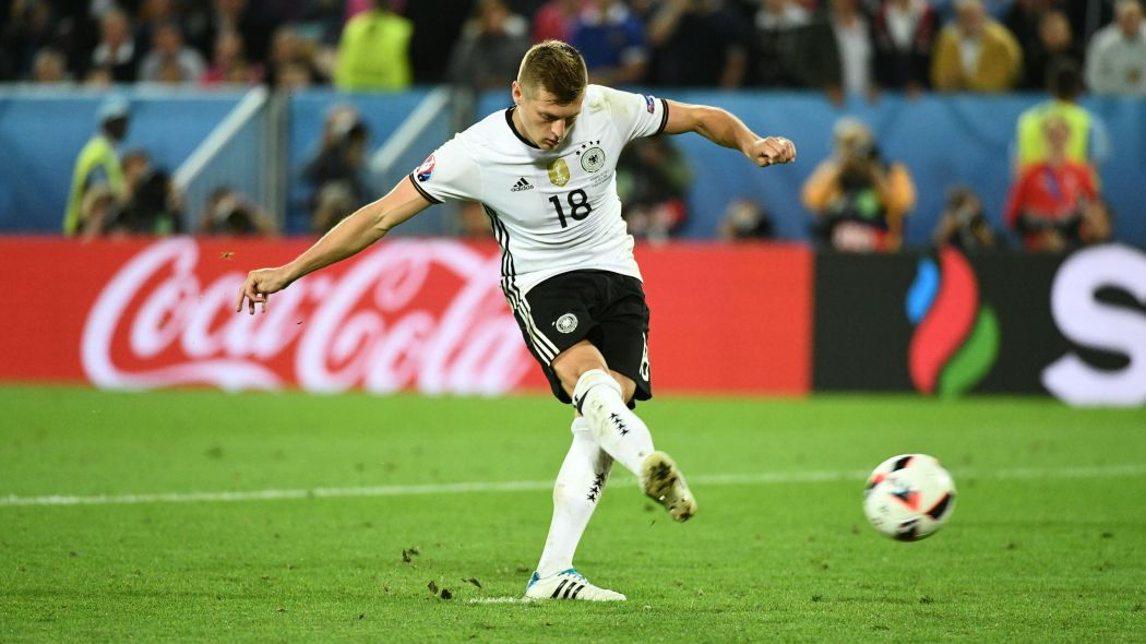 Toni Kroos am Elfmeterpunkt ([url=https://www.eurosport.de/fussball/elfmeter-kroos-bietet-sich-an_sto5677253/story.shtml]https://www.eurosport.de/fussball/elfmeter-kroos-bietet-sich-an_sto5677253/story.shtml[/url], letzter Zugriff: 17.09.2019)