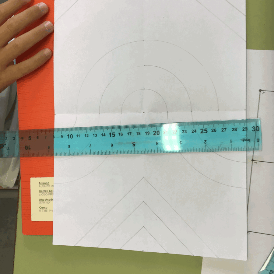 Quelques étapes de la construction sur papier: