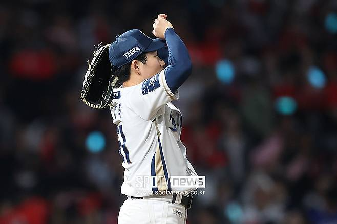 Son Ah-seop (left fielder), Seo Ho-cheol (third baseman), Park Gun-woo (right fielder), Matt Davison (first baseman), Kwon Hee-dong (designated hitter), Han Seok-hyun (middle fielder), Park Se-hyuk (catcher), Kim Joo-won (striker) and Do Tae-hoon (second baseman), starting pitcher Kyle Hart

Registered pitcher Lee Jun-ho and expunged pitcher Lee Jae-hak

Lee lost the match against KIA on Wednesday by allowing five runs in four innings. After allowing four runs in six innings at the match against Samsung on Wednesday, he gave up more than four runs in two consecutive games. However, this is not the reason for the cancellation of the first team.

Ahead of the game against the Kiwoom Heroes on the 22nd, NC manager Kang In-kwon said, "Lee Jae-hak was continuously preparing to start, but suddenly he seems to have an inflammation of the tendon in his right middle finger. When I checked at the hospital because I was suddenly uncomfortable while training with a weight ball (a baseball-shaped training tool with a different weight), it was said that the tendon was inflamed. I decided to adjust the entry because I thought it would be difficult to pitch for the weekend series."

Manager Kang In-kwon has Lee Joon-ho or Choi Sung-young in mind as a substitute starter for Lee Jae-hak. "I was thinking about Shin Young-woo, but he didn't pitch very well in his last game in the Futures League, so I think I have to wait and see (the Futures League game)." In a game against the KT Futures on the 18th, Shin allowed four runs on three innings of three hits, three walks, and two physical balls.

Lee Jae-hak's absence will likely not be long. "At the moment, I think he can come back after just one turn is adjusted," coach Kang In-kwon said.

"I don't think it's a matter of condition based on the speed of my pitches. I have a tendency to increase my hit rate, so I try to manage my fatigue and the preparation process in the bullpen. In the past, I used to be a fastball, forkball, and two-pitch, but I throw sliders a lot these days. I also think I have more balls in that regard. I think I need to establish myself (about sliders) because I sometimes hit long balls while trying to get a count with sliders."

"He seems to know for sure how to target hitters. That's why he manages the number of pitches, seeing that he throws the ball according to his batting style and manages the game. Swifter's influence is significant against left-handed hitters. Against right-handed hitters, he throws aggressive pitches by using two-seam fastballs and cut fastballs. He throws more stable pitches than at the beginning of the season."

- Kim Joo-won hit a home run after a long time. It's been 9 games.

"I think it's getting better now than it was at the beginning of the season. I think it's established in the at-bat as well. First of all, I'm waiting for the ball that I can hit as my batting eye gets better. That's why I think I'm getting good results."

- Did Han Jae-seung think of him as a bullpen for the first team since the camp.

"I saw him throw in the bullpen last year, but he got better in Australia and came back. During the camp, Kim Young-kyu and Kim Si-hoon were preparing to start, so I considered Han Jae-seung as a primary bullpen resource. At that time, I was looking at it as a chase group rather than a lead-up situation, but at the beginning of the season, I unexpectedly got better-than-expected pitches, so I am thinking about continuing to put him in even tighter situations now."

- Can it be said that he changed his mind after playing in the Australian League.

"First of all, there was an uneasy side in my control, and I think I established good things while dealing with foreign hitters in Australia. I highly appreciated that aspect."

- After the game on the 21st, I complimented Do Tae-hoon's good defense. [url=https://www.sportstotolink.com/]스포츠토토[/url]

"I think I have some regrets about the offense, but I think the defense plays better than the offense. I think the offense can improve as we continue to play. Do Tae-hoon helps a lot in defense."


