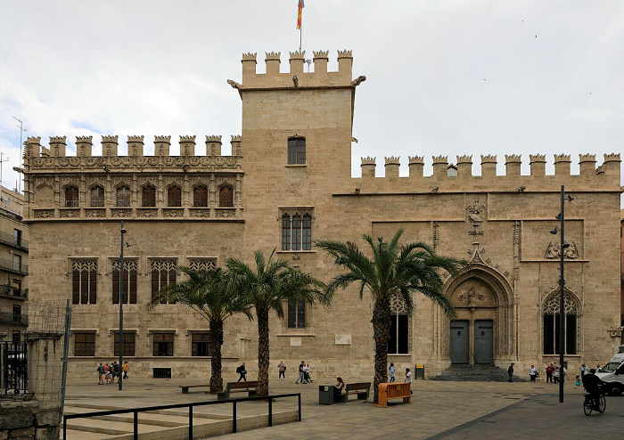 [url=https://commons.wikimedia.org/wiki/Category:Llotja_de_la_Seda_-_Exterior#/media/File:L04_506_Lonja_de_la_Seda.jpg]Lonja de la Seda/consulado del Mar[/url]. 