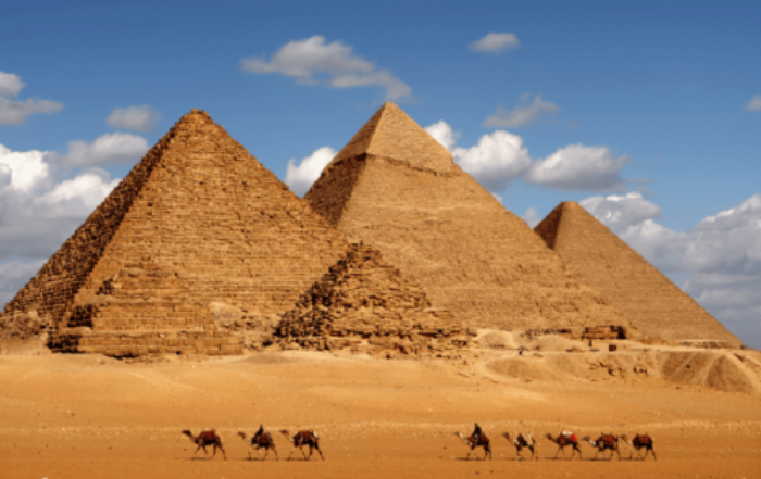 [justify][size=85]As pirâmides de Gizé, E﻿gito.[/size][/justify]
