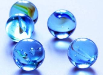 [size=100][justify]Kelereng merupakan contoh nyata benda berbentuk bola dalam kehidupan sehari-hari yang volumenya dapat dihitung menggunakan rumus volume bola. Dengan demikian, kelereng merupakan contoh nyata penerapan konsep volume bola dalam kehidupan sehari-hari yang mudah diamati dan dihitung.[/justify][/size]