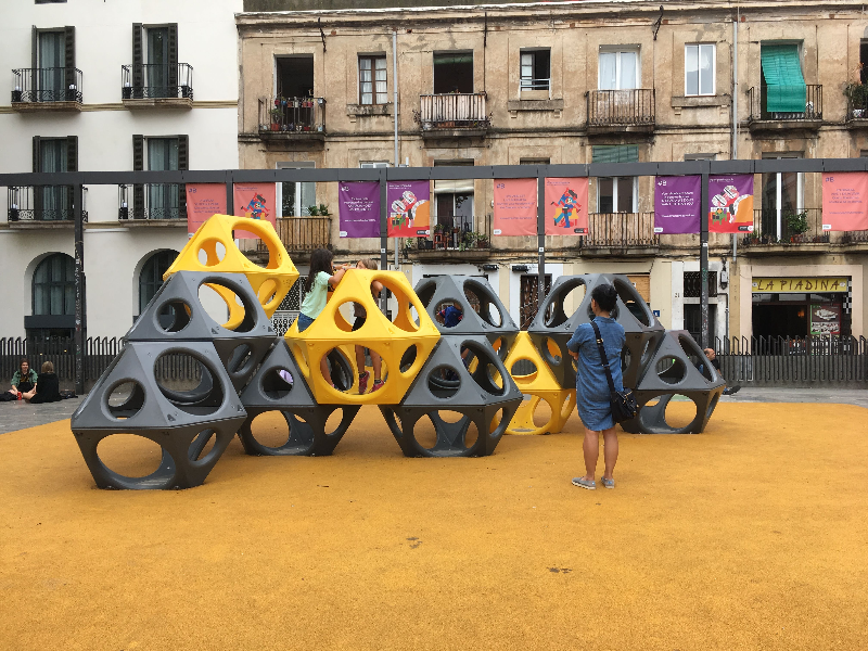 Vist a la plaça del Sol al barri de Gràcia.