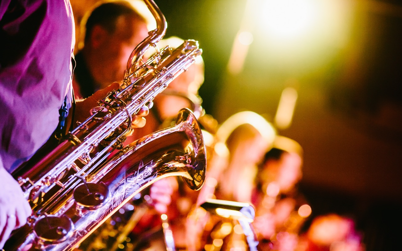 [url=https://remote.rsccd.edu/en/band-music-musical-instruments-691224/,DanaInfo=pixabay.com,SSL+]"Saxophone"[/url] by Free-Photos is in the [url=https://remote.rsccd.edu/publicdomain/zero/1.0/,DanaInfo=creativecommons.org+]Public Domain, CC0[/url]
