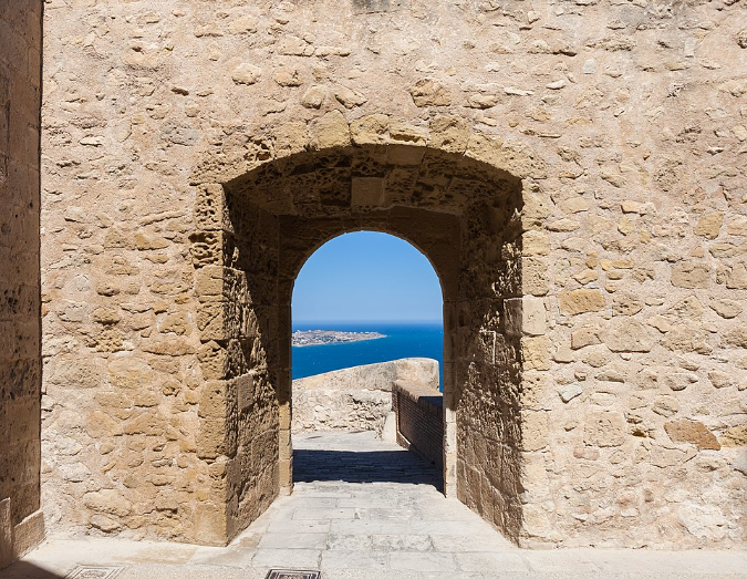 Puerta del muro del Castillo de Santa Bárbara, Alicante