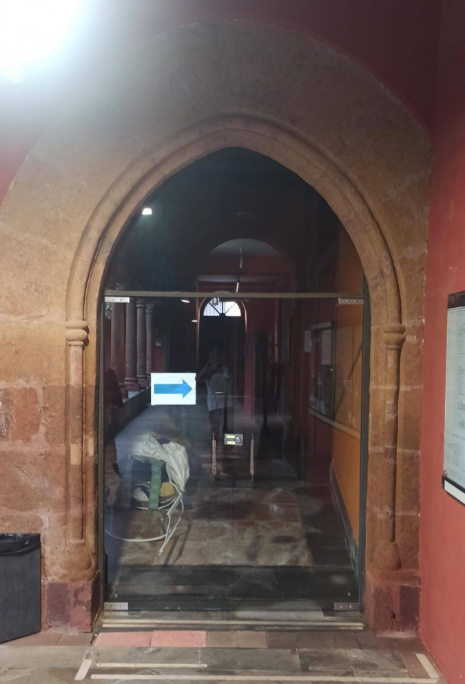 Arco en el Instituto Canario