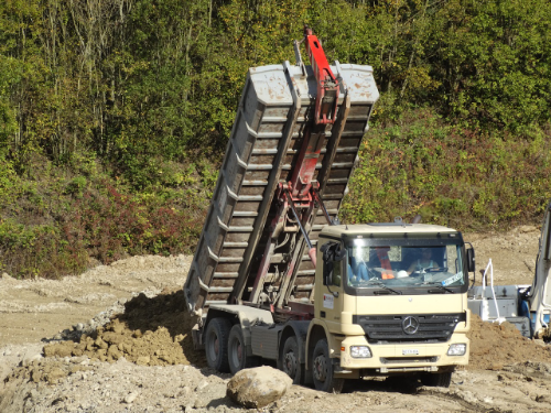 [size=100]Ein Unternehmen bringt Material mit Lastwagen. Wir hängt die Zeitdauer der Arbeit mit der Anzahl Lastwagen zusammen?  [/size]