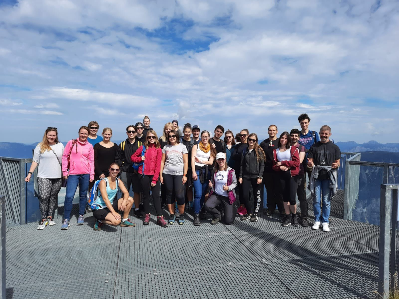 Foto grupal en la montaña Austríaca Krippenstein.