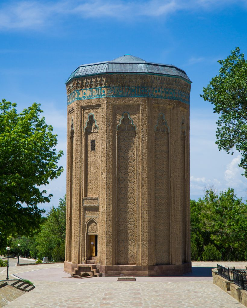 mausoleum van Mu'Mine in Nakhchyvan
