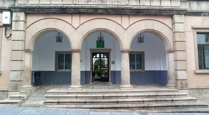 Fachada del CPR de Cáceres