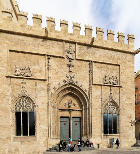 [url=https://commons.wikimedia.org/wiki/File:1533_wurde_das_Geb%C3%A4ude_der_Seidenb%C3%B6rse_in_Valencia_fertiggestellt._11.jpg]Lonja de la Seda/consulado del Mar[/url]. 