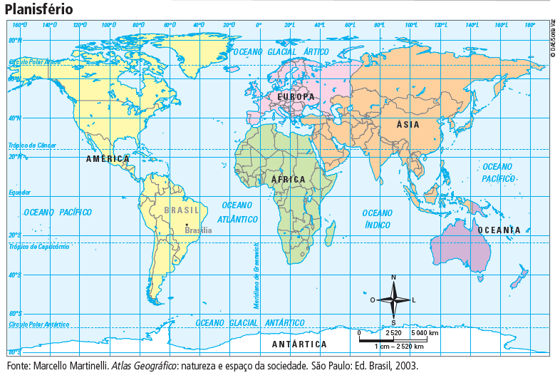 Esse mapa, chamado Planisfério, é uma representação plana da Terra. Observe que Brasília, capital do país, está aproximadamente a 18° de latitude sul e 50° de longitude oeste.
