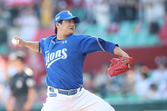 Koo Ja-wook's grand slam, Kim Ji-chan's 41st stolen base this season, and his 33,000th strikeout in his team's history were all over the place, but his team's defeat seemed to have faded. His record of three consecutive wins and 10 consecutive away wins was also broken. What's more painful is that his team suffered a dizzying injury ahead of the postseason. 

Samsung lost 9-11 in an away game against SSG Landers in the 2024 Shinhan Bank SOL Bank KBO League at SSG Landers Field in Incheon on the 14th. 

Samsung had a difficult match on the day due to starter Baek Jung-hyun's early steel plate, but Koo Ja-wook's come-from-behind grand slam seemed to take an 8-4 lead and win. However, the team suffered a come-from-behind loss when the bullpen collapsed. 

It was a game that had no significant impact on the ranking fight, but the defeat on this day was painful. This is because the main players were injured. 

Choi Ji-kwang, a must-winner, was out of injury. Choi took the mound as the team's seventh pitcher on the day, but collapsed after pitching in the bottom of the seventh inning. After striking out Ko, Choi complained of pain and lay down on the mound. Medical staff rushed out to check his condition, and Choi moved to the hospital complaining of constant pain. 

"Choi Ji-kwang has been replaced as he complained of pain in his right elbow. He will undergo further examination at nearby Incheon Gil Hospital," said a Samsung official. An elbow injury is a serious injury that can lead to a long absence. Since he was reborn as a must-win group this season with 34 games, 3 wins, 1 loss, 7 holds, and an ERA of 2.00, his departure is painful. [url=https://bsc.news/post/safe-totosite-ranking-top-15-major-safe-playground-2024]토토사이트 순위[/url]

Kim Ji-chan also confirmed that he has an injury. Kim Ji-chan had two hits and two RBIs in three times at bat on the day. He led the game to an infield single with fast feet, and managed to steal his 41st base. However, he was replaced in the bottom of the fifth inning. "He complained of pain last week due to a sprained left ankle. He has been replaced to protect the player since the last game," a club source said. Although it is not a serious injury, it is worrisome. 

Team Korea has confirmed its advance to the post season for the first time in three years. However, the unexpected injury at the end of the season raises concerns. Samsung suffered a more painful injury than loss.


