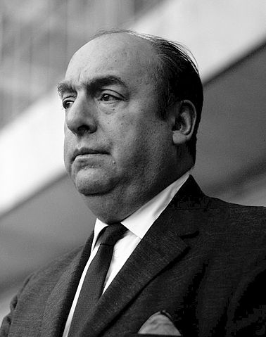 De Unknown (Mondadori Publishers) - http://www.gettyimages.co.uk/detail/news-photo/three-quarter-face-portrait-of-a-thoughtful-pablo-neruda-news-photo/174306045, Dominio público, https://commons.wikimedia.org/w/index.php?curid=40912536
