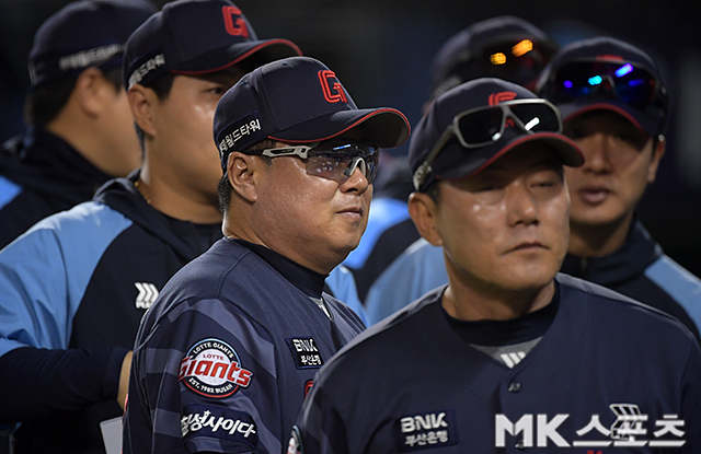The giant wakes up.

The Lotte Giants is stretching to the second place in May's winning percentage (0.625). Lotte, which overcame the terrible slump in April (7 wins, 1 draw, 15 losses, winning percentage of 0.318), is targeting the seventh place, surpassing the last place.

Lotte defeated the KIA Tigers 10-6 at the home game of the P2024 professional baseball league held at Sajik Stadium in Busan on Sunday, continuing its three-game winning streak. At the same time, Lotte elevated its ranking to ninth, breaking away from the lowest rank, which it had stayed for about a month since April 22. The team swept the three consecutive games against KIA starting from April 21, and clearly displayed mood by sweeping the first three consecutive games of this season.

This is a stark contrast to the trend in the early days of the season. Lotte, which fell to the bottom of the league for the first time on April 12, moved up to ninth place once on April 21 and traded rankings with KT Wiz. However, it fell back to the bottom of the league on April 22 and remained at the bottom of the league until May 22.

However, given the mixed results in May, the team is clearly showing signs of recovery with a win rate of 0.625 (10 wins, one draw and six losses), which is ranking second only to the Doosan Bears (0.765), which ranks first in monthly win rate. Notably, after winning five consecutive games from the Sajik Kiwoom on May 2 to the Sajik Hanwha on May 9, it suffered four consecutive losses at home, which seemed to dampen the trend. However, the team is accelerating its victory again with five wins, one draw and one loss in the seven games it played after losing consecutive games.

His drive clearly gained momentum. Up until April, Lotte ranked seventh with a 5.27 ERA in the league, while its OPS was also at the bottom of the league with a 0.702 ERA. Naturally, victory was a long way off as the team performed poorly in both offense and defense. Major FA players were sluggish in the beginning of the season following last year, and the highly anticipated players were also in slump.

In particular, Lotte's batting lineup remained silent until April. It only scored 123 points, the lowest in the league. The gap was huge compared to the 187 points scored by the Kia Tigers, who ranked first in the league. As many teams scored double digits or more in the early stages of the league, only Lotte was struggling alone.

However, the trend has changed significantly in May. Lotte's ERA in May was 4.09, ranking third in the league. The rotation of the starting pitcher, who ranked third in May with a 3.76 ERA, is solidly leading the mound. Moreover, the relief pitchers have 4.63 ERA, showing a definite recovery from 5.94 in April.

The revival of the batting lineup in May is all the more dramatic. The uniquely lowest-ranked batting lineup transformed into a well-organized team ranking second in May's OPS (0.794). Notably, the number of long hitters increased significantly in May, as he posted a batting average of 0.449, which is the second highest in the league.

Jeon Joon-woo, the batting leader of the batting lineup, is exploding with a monthly OPS of 1.139-16 in May. And Na Seung-yeop is finally living up to Lotte fans' long-standing expectations with an OPS of 0.960 in 17 games. In addition, Hwang Seong-bin (batting average of 0.379) and Yoon Dong-hee (batting average of 0.343) are showing the hottest level of batting performance in the league.

In addition, foreign hitter Victor Reyes is playing the role of troubleshooter by scoring 14 RBIs, the second-ranked player in the team in May, and Ko Seung-min scored 11 RBIs. Above all, it is very encouraging news that Yoo Kang-nam, the main catcher who fell into a deep slump again in early April and was on the verge of his batting average falling to around 100,000, is reviving with a batting average of 0.278/3 homers/9 RBIs in 16 games.

In addition, Lotte's overall batting structure has improved dramatically as backup players are in good condition. This is why we can always expect a score regardless of the early or mid-game season while watching the Lotte game these days.

Even though he was not seen when he was struggling due to deep slump, he has come to a point where he can reach with his hands extended. He is chasing the eighth-ranked Kiwoom Heroes by 0.5 game, while the seventh-ranked KT is also within one game of sight. The team is still five games behind the sixth-ranked SSG Landers, but if it maintains its current momentum, it will not be a dream that will be impossible to enter the mid-ranked team. [url=https://bsc.news/post/safe-totosite-ranking-top-15-major-safe-playground-2024]토토사이트 추천[/url]

The giant has clearly awakened. And it is showing a distinctly different trend from the trend that has been mired in a slump after years of good performance. The most important thing is to continue this good trend and momentum, steadily accumulating winning series and consecutive wins, narrowing the gap with teams above the upper middle level. The most important point for Lotte is that it awakened its instinct as a "winning team" and transformed into a "team capable of fighting."



