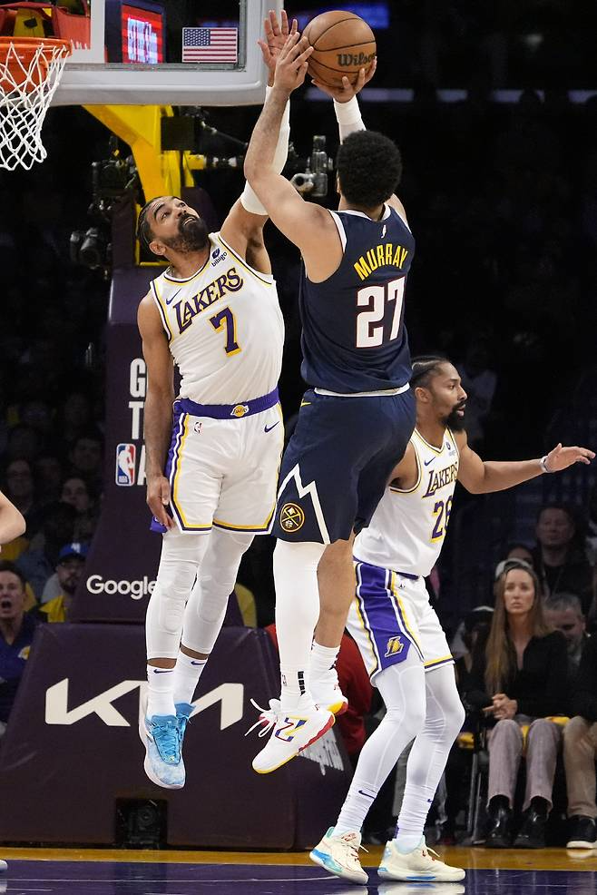 Denver defeated the Los Angeles Lakers 108-106 in Game 5 of the Western Conference playoff quarterfinals (best-of-seven series) of the 2023-2024 season at Denver Ball Arena on the 30th (Korea time).

Defending champion Denver will face the Minnesota Timberwolves in the semifinals, who defeated the Los Angeles Lakers 4-1 overall in the series and defeated the Phoenix Suns in all four games.

Murray (32 points, 7 assists), the ace out of Denver who frustrated the Los Angeles Lakers with his dramatic buzzer beater in the second game, scored the winning goal with an exquisite mid jumper just 3.0 seconds before the end of the game. He became the man of the clutch for this series.
For Denver, Nikola Jokic was active with 25 points and 20 rebounds, and the Los Angeles Lakers had a triple double-weight performance by LeBron James (30 points, 11 assists, 9 rebounds) and Anthony Davis (17 points, 15 points), but they couldn't overcome Denver's wall in the end.

The Los Angeles Lakers had the upper hand. They targeted Denver under the basket with LeBron James at the forefront. They led 53-50 in the first half. At one point in the third quarter, they widened their lead to nine points and seemed to win. LeBron James' 3-pointer and Rui Hachimura's drive-in layup shot led the team 69-60.

However, Denver was too strong for the game. Jokic, Michael Porter Jr. scored a three-pointer to turn the tables immediately. They made the game 71-70 with 3:49 left in the third quarter.

At the beginning of the fourth quarter, LeBron fired back. He hit a three-pointer and hit a shot under the basket, causing a mismatch. From this point on, the first close game continued.

When Jokic scored a putback after the offensive rebound with 1:46 left in the game, LeBron immediately hit a drive-in layup shot and turned the game around.

At this point, Murray began to step up. Set things up with a three-point conversion. 106-104, Denver's lead by two points.

LeBron James again induced Michael Porter Jr.'s foul, and tied again as he calmly put in two free throws. 26 seconds left. [url=https://www.outlookindia.com/outlook-spotlight/2023년-11월-스포츠-토토사이트-순위-및-추천-사설토토-먹튀검증-top15-news-328577]토토사이트[/url]

When Denver's final attack, which was reminiscent of overtime, Murray gushed in. Austin Reeves was on full steam, but Murray threw a mid jumper that followed a superb hedging move, and the shot passed through the rim like a lie. That was the end of the game. Murray made it in Game 5 when he saved Denver by hitting a dramatic buzzer beater


